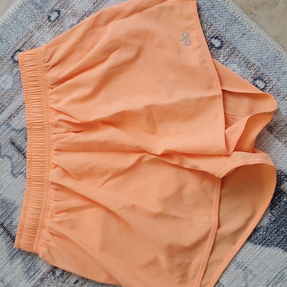 Alo Yoga Ivy League Dolphin Shorts SzXXS - Picture 2 of 9